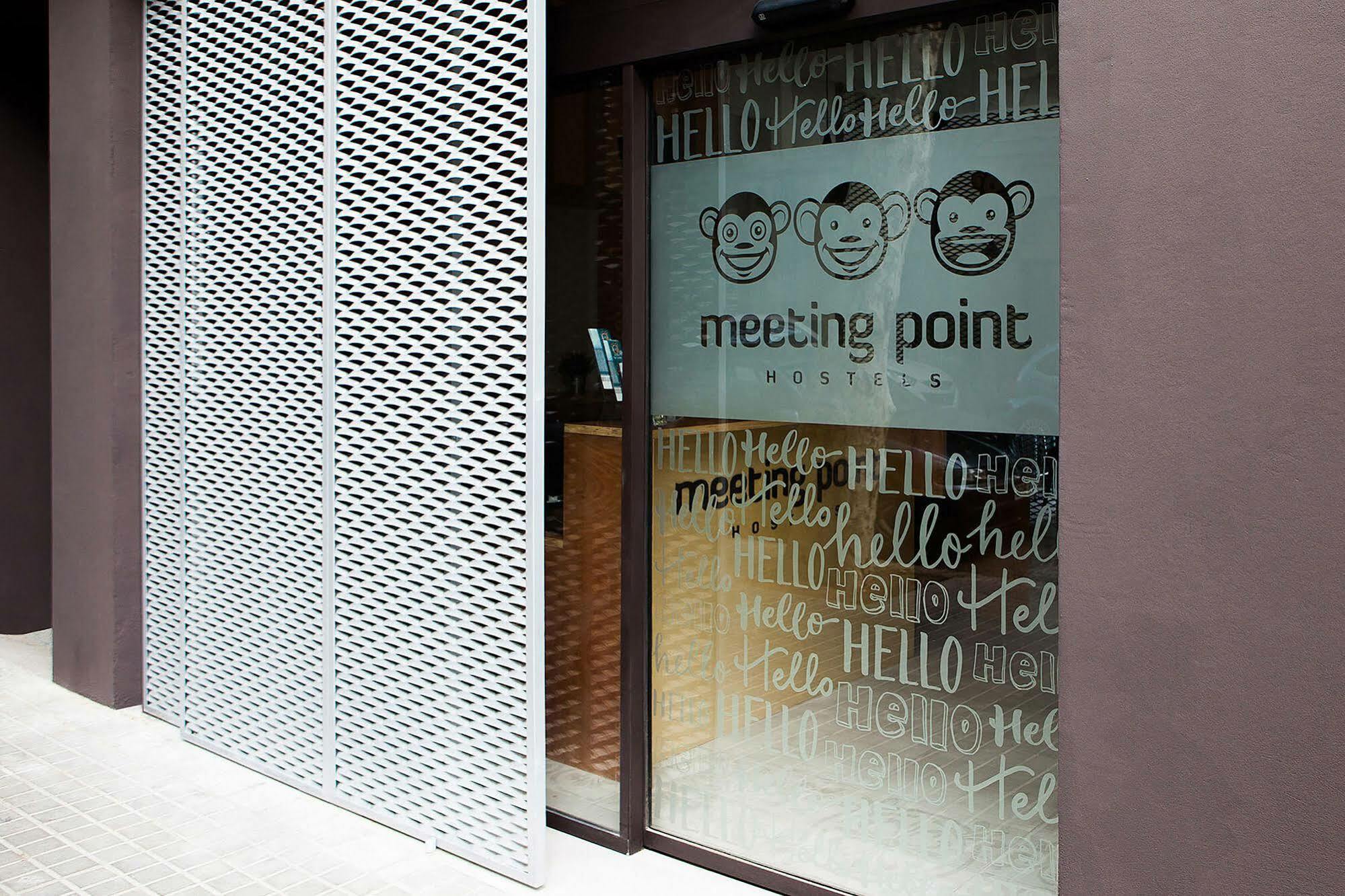 Meeting Point Hostels Барселона Экстерьер фото